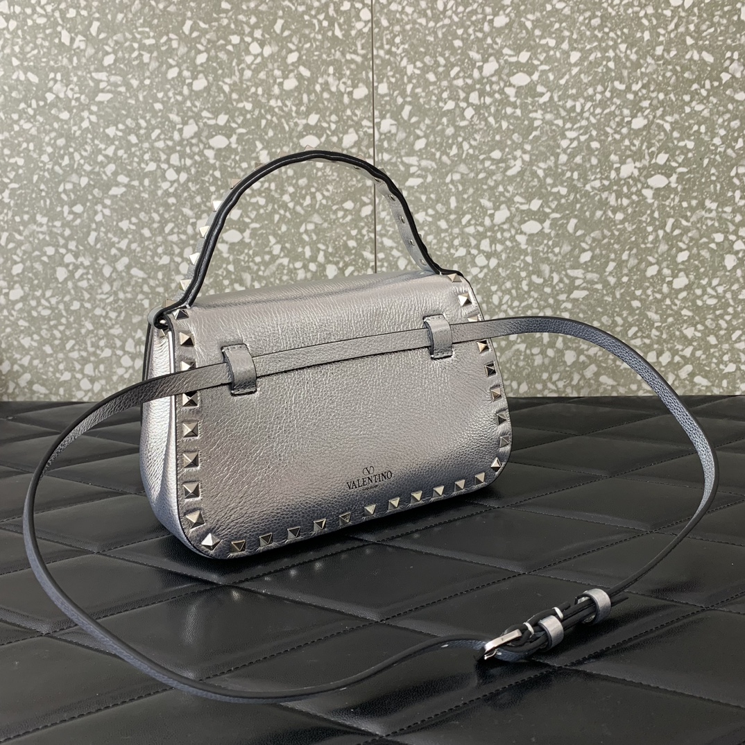 Valentino Garavani Rockstud Handbag Shoulder Bag in Silver Grainy Calfskin